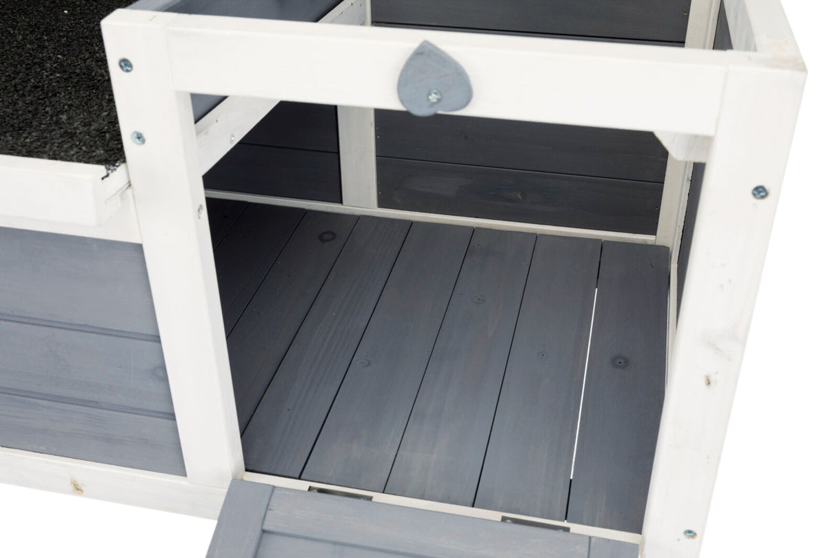 Holzstruktur eines grau-weiß gestrichenen Käfig- oder Gehäusebodens mit schwarzen Dachdetails.