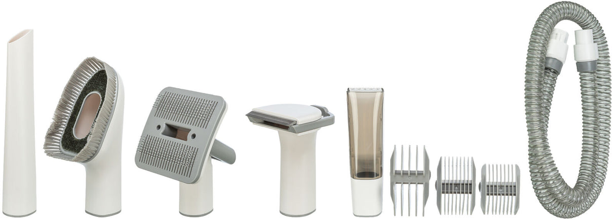 Verschiedene graue und weiße Staubsaugeraufsätze und Zubehörteile, einschließlich Bürsten und Düsen auf weißem Hintergrund.