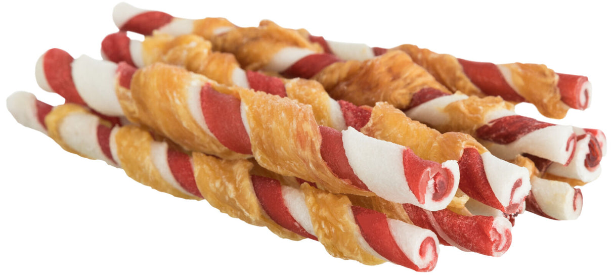Mehrere rot-weiß gestreifte Kausnacks mit braunen Spiralen für Haustiere auf weißem Hintergrund.