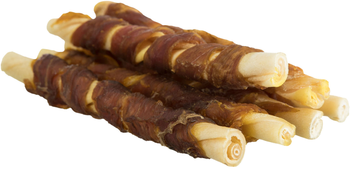 Mehrere gedrehte Kausnacks mit dunkler, spiralförmiger Umwicklung um helle Innenteile.