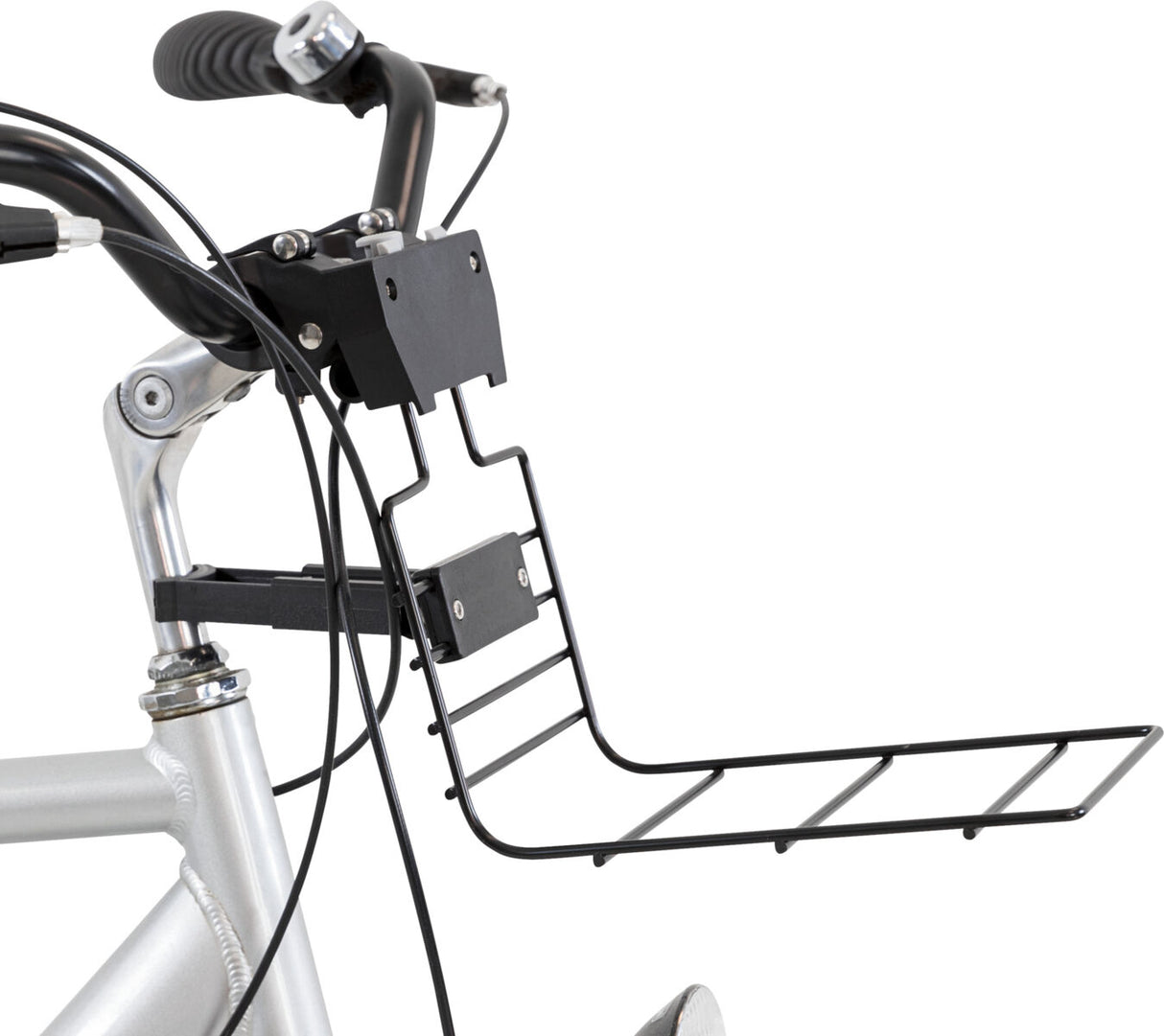 Fahrradlenker mit schwarzem Metallgepäckträger, der nach vorne zeigt, mehrere Kabel verlaufen entlang des Lenkers.