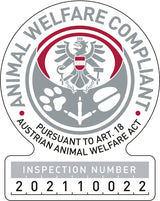 Siegel mit Adler, Pfotenabdruck und Text: "ANIMAL WELFARE COMPLIANT, PURSUANT TO ART. 18 AUSTRIAN ANIMAL WELFARE ACT, INSPECTION NUMBER 202110022".