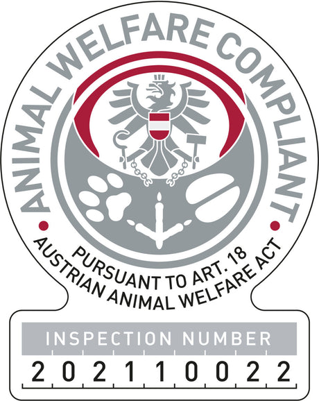 Siegel mit Adler, Pfotenabdruck und Text: "ANIMAL WELFARE COMPLIANT, PURSUANT TO ART. 18 AUSTRIAN ANIMAL WELFARE ACT, INSPECTION NUMBER 202110022".