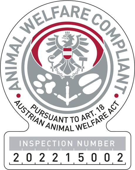 Abzeichen mit Adler-Emblem, Schriftzug "ANIMAL WELFARE COMPLIANT" und Inspektionsnummer 202215002.