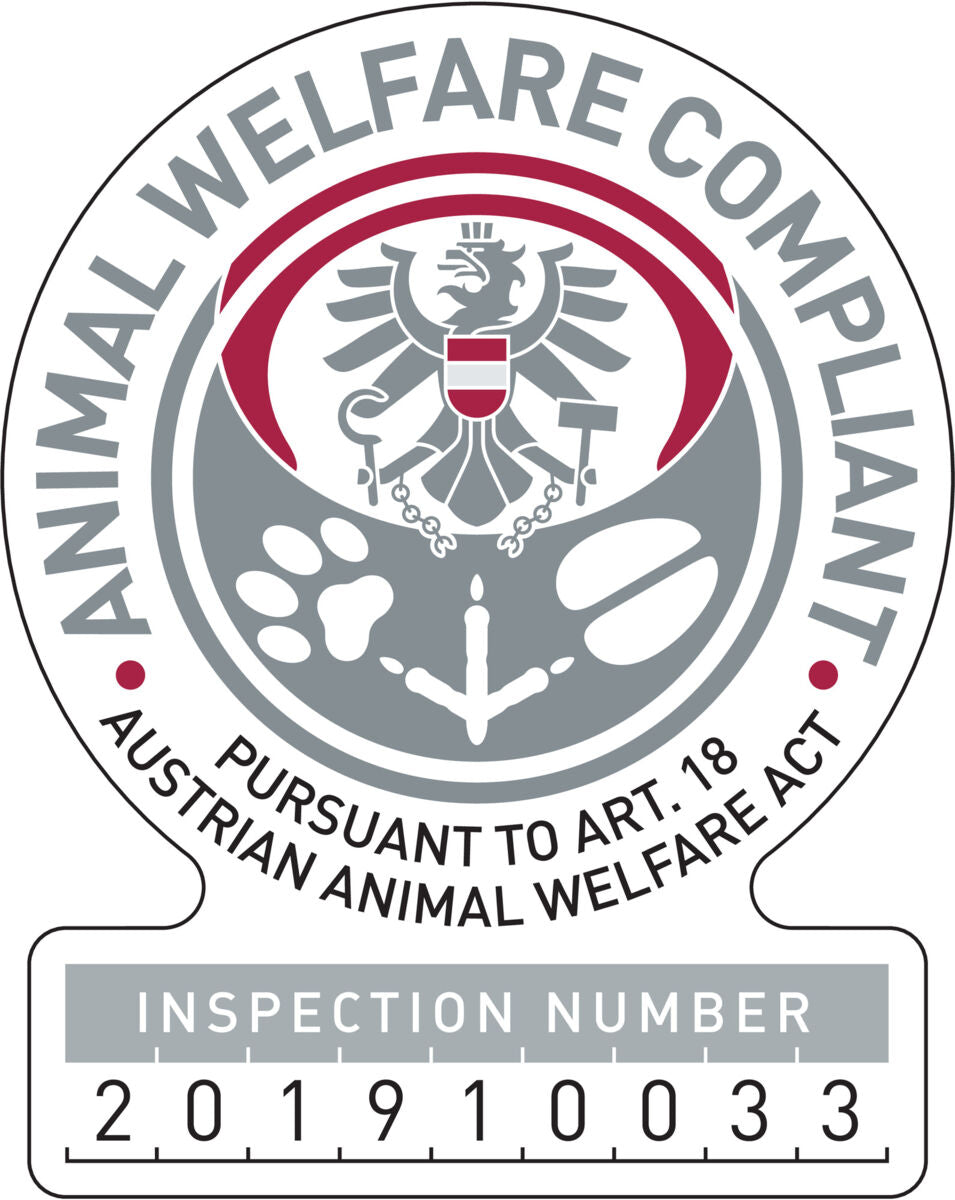 Tierwohl-Abzeichen mit Adler, Pfotenabdruck und Text "Animal Welfare Compliant" und "Inspection Number 201910033".