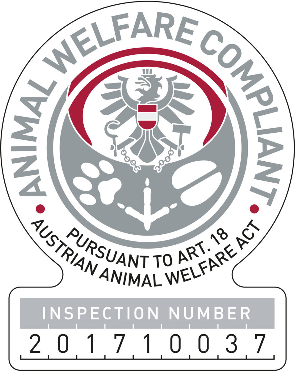 Siegel mit Adler, Text "Animal Welfare Compliant" und "Austrian Animal Welfare Act", Inspektionsnummer 201710037.
