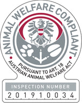 Siegel mit Text "Animal Welfare Compliant" und "Pursuant to Art. 18 Austrian Animal Welfare Act" sowie Nummer 201910034.