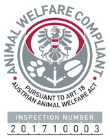 Siegel mit Adler, Pfotenabdruck und Text "ANIMAL WELFARE COMPLIANT" "Austrian Animal Welfare Act" "Inspection Number 201710003".