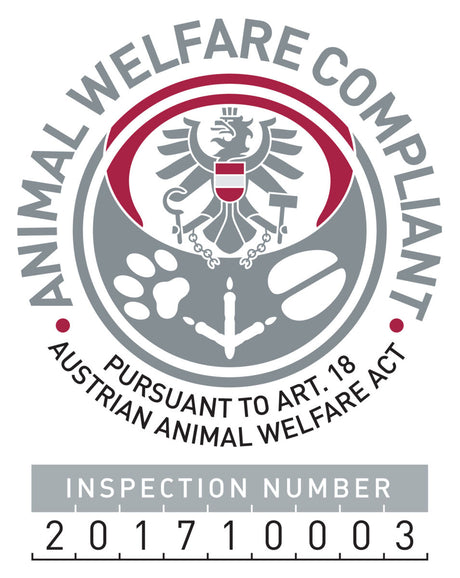 Siegel mit Adler, Pfotenabdruck und Text "ANIMAL WELFARE COMPLIANT" "Austrian Animal Welfare Act" "Inspection Number 201710003".