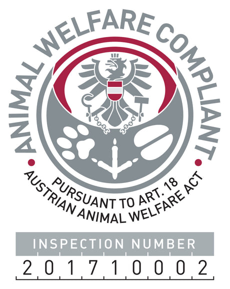 Rundes Siegel mit Adler, Pfotenabdrücken, Kette und dem Text: "Animal Welfare Compliant, Austrian Animal Welfare Act".