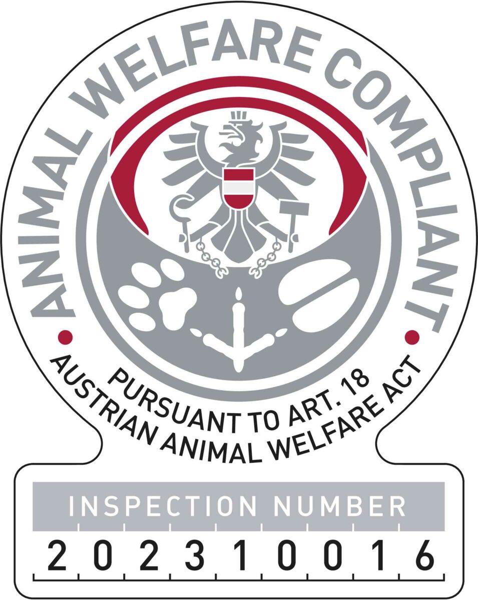 Siegel mit Text "Animal Welfare Compliant, Pursuant to Art. 18 Austrian Animal Welfare Act, Inspection Number 202310016".