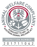 Siegel mit einem Adler, Tierpfotenabdrücken, Text "Animal Welfare Compliant" und Prüfnummer 201711042.
