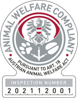 Rundes Siegel mit Adler in der Mitte, Text "Animal Welfare Compliant" und "Pursuant to Art. 18 Austrian Animal Welfare Act", Inspektionsnummer 202112001.