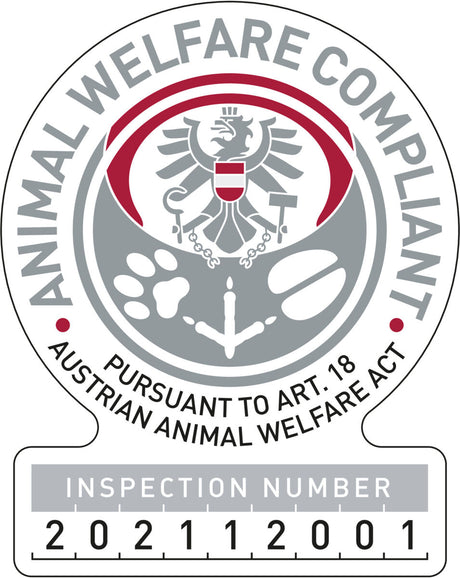 Rundes Siegel mit Adler in der Mitte, Text "Animal Welfare Compliant" und "Pursuant to Art. 18 Austrian Animal Welfare Act", Inspektionsnummer 202112001.