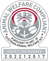 Logo mit Adler, grauen und roten Elementen, Text "Animal Welfare Compliant" und "Pursuant to Art. 18 Austrian Animal Welfare Act", Inspektionsnummer 202212017.