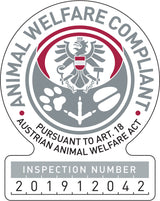 Rundes Siegel mit Adleremblem und Tierspuren, Text "Animal Welfare Compliant" und Inspektionsnummer 201912042.