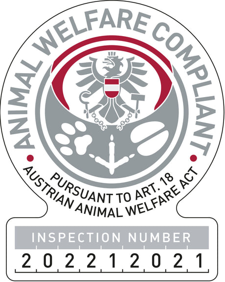 Siegel mit grauem Adler und roten Akzenten, Text: "Animal Welfare Compliant, Pursuant to Art. 18 Austrian Animal Welfare Act," Inspektionsnummer 202212021.