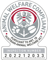Siegel mit österreichischem Wappen und englischem Text "Animal Welfare Compliant" und Prüfnummer 202212033.