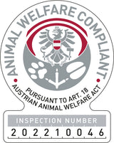 Siegel mit Adler und Schriftzug "ANIMAL WELFARE COMPLIANT" und "PURSUANT TO ART. 18 AUSTRIAN ANIMAL WELFARE ACT".