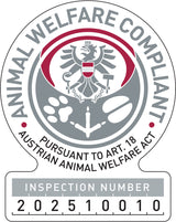 Rundes Siegel mit Adler, Pfotenabdrücken und dem Text "Animal Welfare Compliant" und "Inspection Number 202510010".
