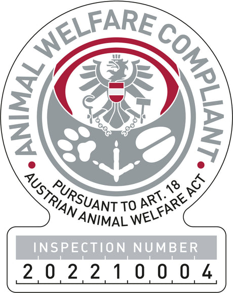 Siegel mit Adler, Pfotenabdrücken und Text "Animal Welfare Compliant, Pursuant to Art.18 Austrian Animal Welfare Act" sowie Inspektionsnummer 202210004.