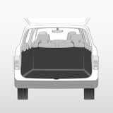 Bild eines offenen Kofferraums eines Autos, innen mit einer dunklen Schutzmatte ausgekleidet.