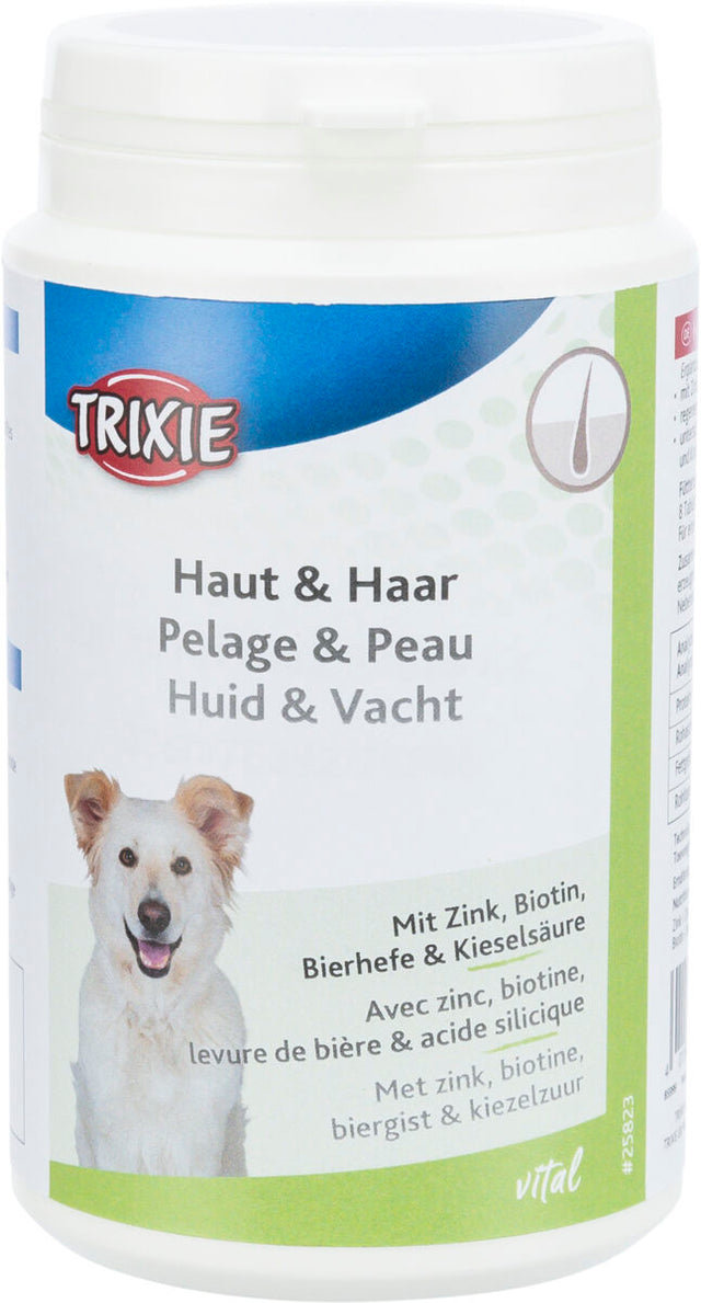 Weiße Dose mit blau-grünem Etikett, das Hund zeigt und Text in mehreren Sprachen über Haut- und Haarpflege.