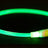 Grüner leuchtender Ring auf dunklem Hintergrund, mit einem weißen Verschluss und einem kleinen Symbol darauf.