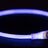 Leuchtendes blaues Halsband mit rundem Design auf schwarzem Hintergrund.