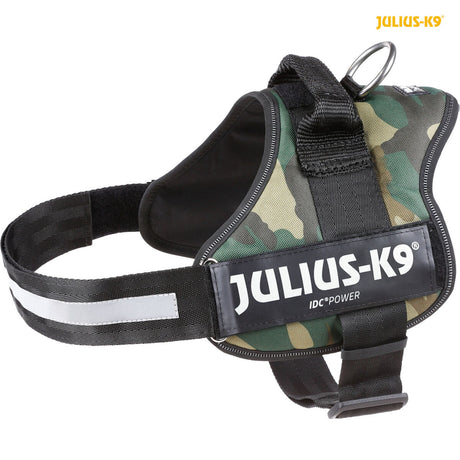 Hundegeschirr in Camouflage-Design mit seitlichem Klettverschluss und reflektierendem Streifen, Aufschrift "Julius-K9".