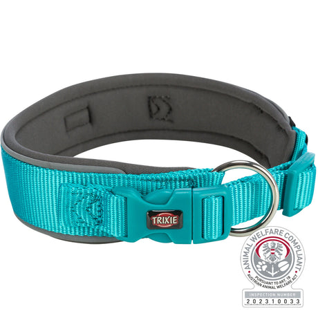 Türkises Hundehalsband mit schwarzer Polsterung, silbernem D-Ring und "TRIXIE"-Logo, Siegel unten rechts.