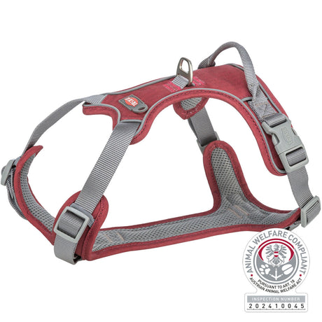 Rotes Hundegeschirr mit grauen Riemen und Schnallen, erkennbares Logo-Emblem, Tierwohl-Siegel unten rechts.
