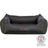 Schwarzes rechteckiges Bett mit gesticktem Schriftzug "Samoa Vital"; Aufdruck "Animal Welfare Compliant" sichtbar.
