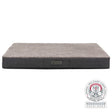 Rechteckiges, graues Tierbett mit weicher Oberfläche und sichtbarem „Animal Welfare Compliant“-Zertifikat.