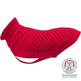 Roter gestrickter Hundemantel mit strukturierter Oberfläche und Rollkragen, neben einem Siegel für Tierschutzkonformität.
