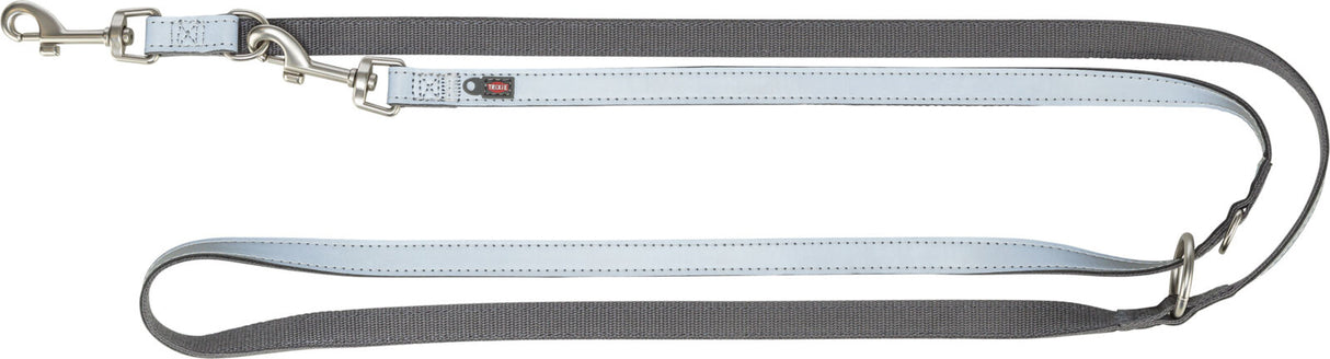 Graues Hundeleine mit blauem Streifen und Metallkarabinerhaken, rutschfestes Material, Marke Trixie sichtbar.