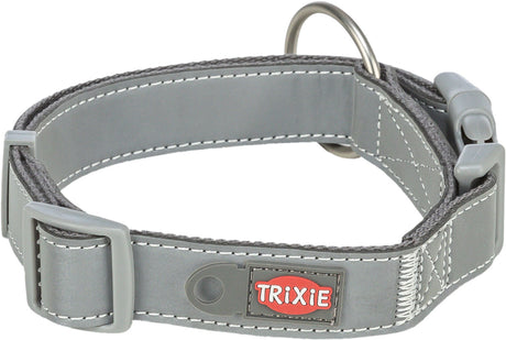 Graues Hundehalsband mit reflektierenden Nähten und einem roten Logo mit der Aufschrift "TRIXIE".