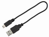 Schwarzes USB-Kabel mit Standard- und Mini-USB-Steckern an den Enden, auf weißem Hintergrund.