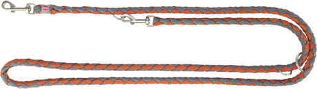Geflochtene Hundeleine in Orange und Grau mit zwei silbernen Karabinerhaken, Text "TRIXIE" sichtbar.