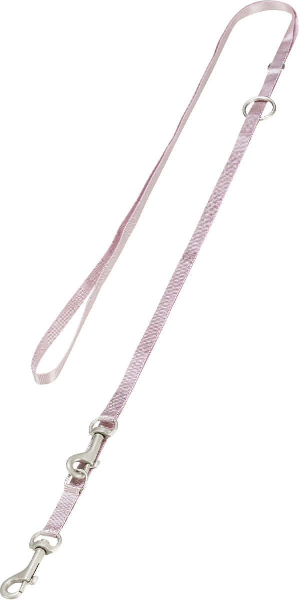 Pinke Leine mit Metallhaken und Schlaufe, aus einem flachen Band bestehend.