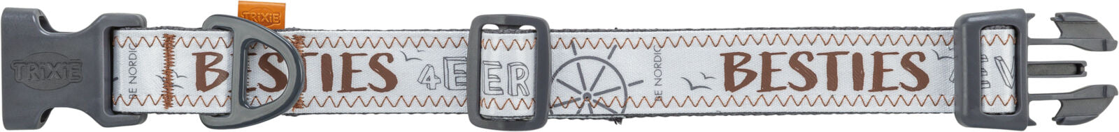 Hundehalsband mit grauen Schnallen und weißem Stoff, darauf "BESTIES" in brauner Schrift und dekorativen Mustern.