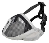 Schwarz-weißer Maulkorb für Hunde mit verstellbarem Riemen und Netzmaterial für verbesserte Atmungsaktivität.