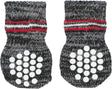 Zwei dunkelgraue Stricksocken mit roten und weißen Streifen sowie weißen runden Noppen auf den Sohlen.