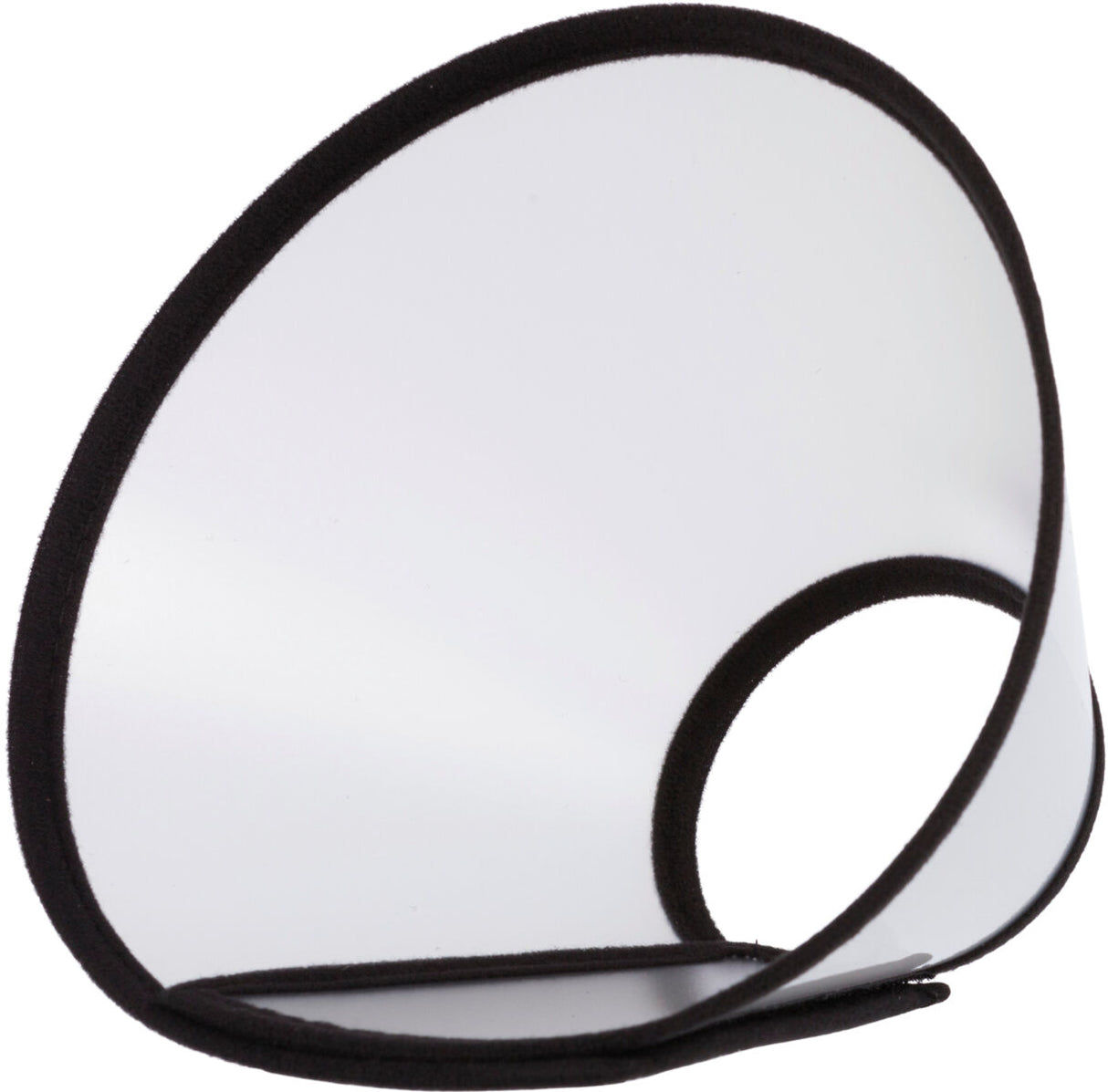 Transparenter Kegel mit schwarzem Rand, der eine ellipsenartige Form hat und Licht reflektiert.