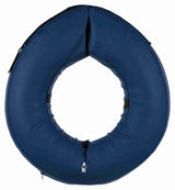 Aufblasbarer blauer Kreis mit einem Ventil an der Unterseite und schwarzen Einsätzen an den Seiten.