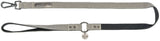 Beige und schwarze Hundeleine mit Metallverschluss und Markenplakette, versehen mit „TRIXIE“-Schriftzug.