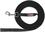 Schwarze Hundeleine mit Metallhaken, aufgerollt, mit rotem "TRIXIE"-Logo auf einem Etikett.