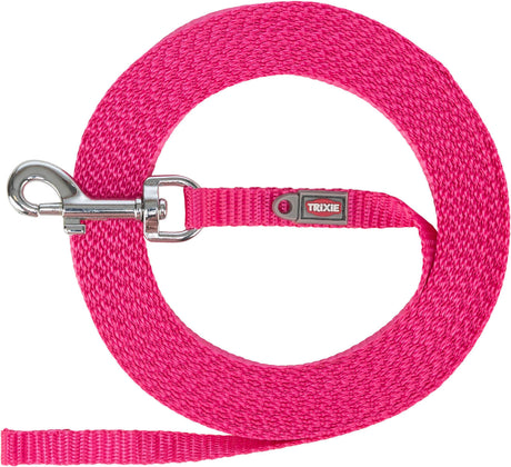 Pinke Hundeleine mit metallischem Karabinerhaken und Trixie-Logo, aufgerollt dargestellt.