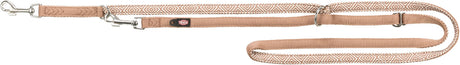 Beige Hundeleine mit geometrischem Muster, Metallhaken und Logo, vollständig ausgelegt.