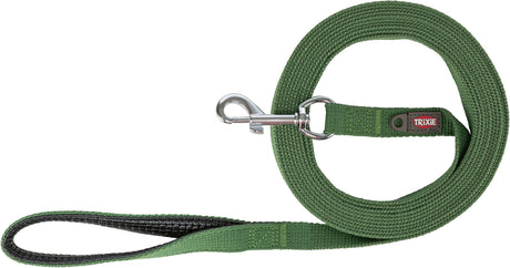 Grüne Hundeleine mit silbernem Karabinerhaken und schwarzer Griffinnenseite, Markenlabel "Trixie".